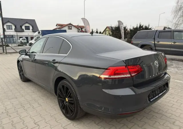 VOLKSWAGEN Passat 1.6 TDI SCR DSG Comfortline