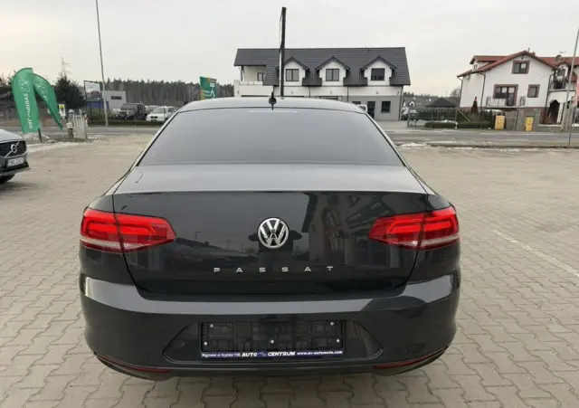 VOLKSWAGEN Passat 1.6 TDI SCR DSG Comfortline