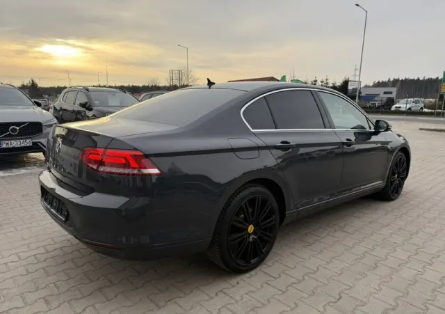 VOLKSWAGEN Passat 1.6 TDI SCR DSG Comfortline