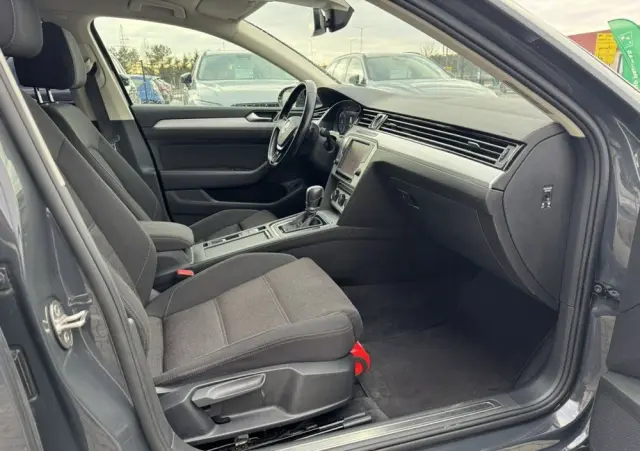 VOLKSWAGEN Passat 1.6 TDI SCR DSG Comfortline