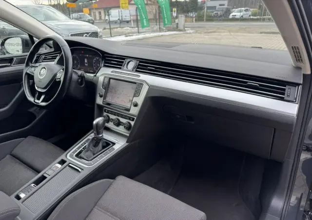 VOLKSWAGEN Passat 1.6 TDI SCR DSG Comfortline