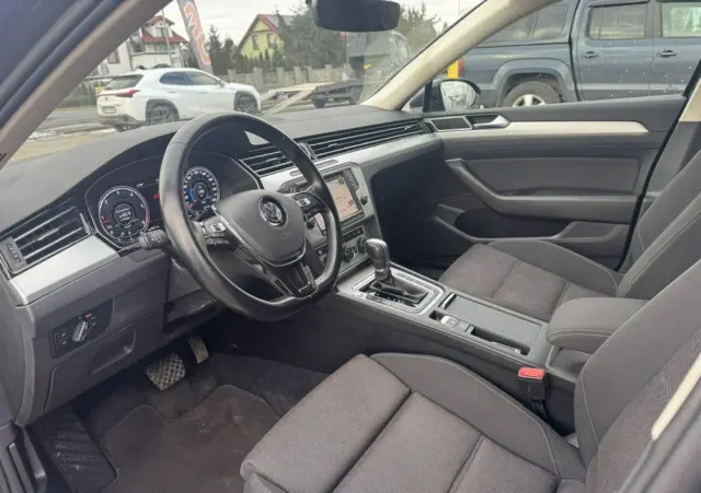 VOLKSWAGEN Passat 1.6 TDI SCR DSG Comfortline