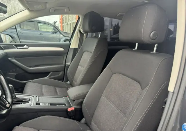 VOLKSWAGEN Passat 1.6 TDI SCR DSG Comfortline