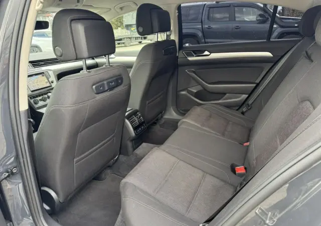 VOLKSWAGEN Passat 1.6 TDI SCR DSG Comfortline