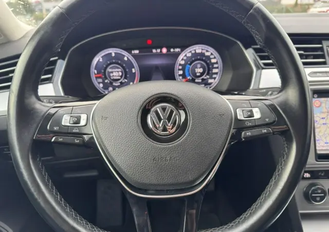 VOLKSWAGEN Passat 1.6 TDI SCR DSG Comfortline