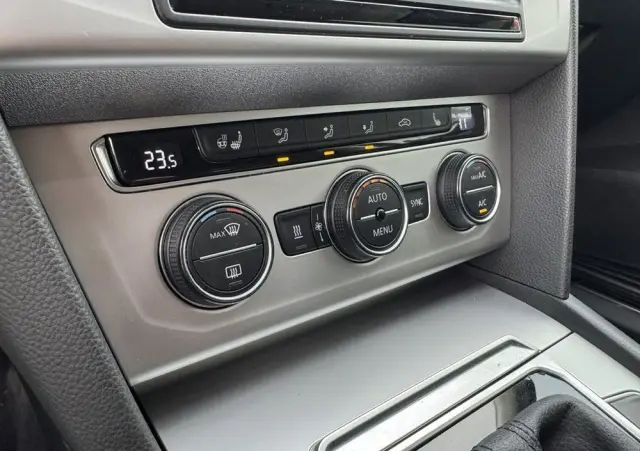 VOLKSWAGEN Passat 1.6 TDI SCR DSG Comfortline