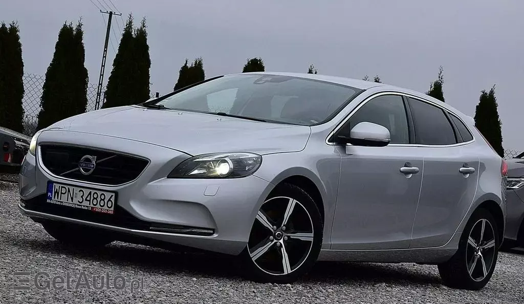 VOLVO V40 