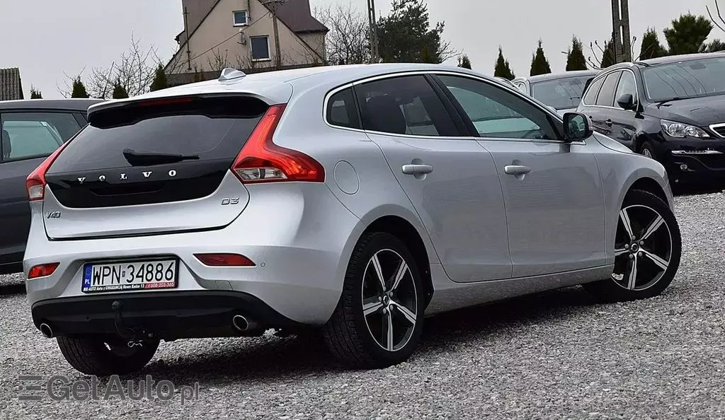 VOLVO V40 