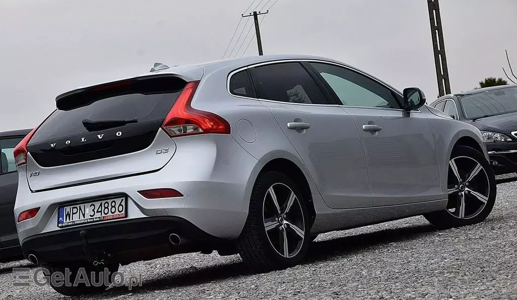 VOLVO V40 