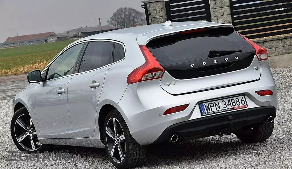 VOLVO V40 