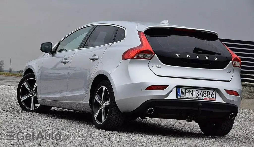 VOLVO V40 
