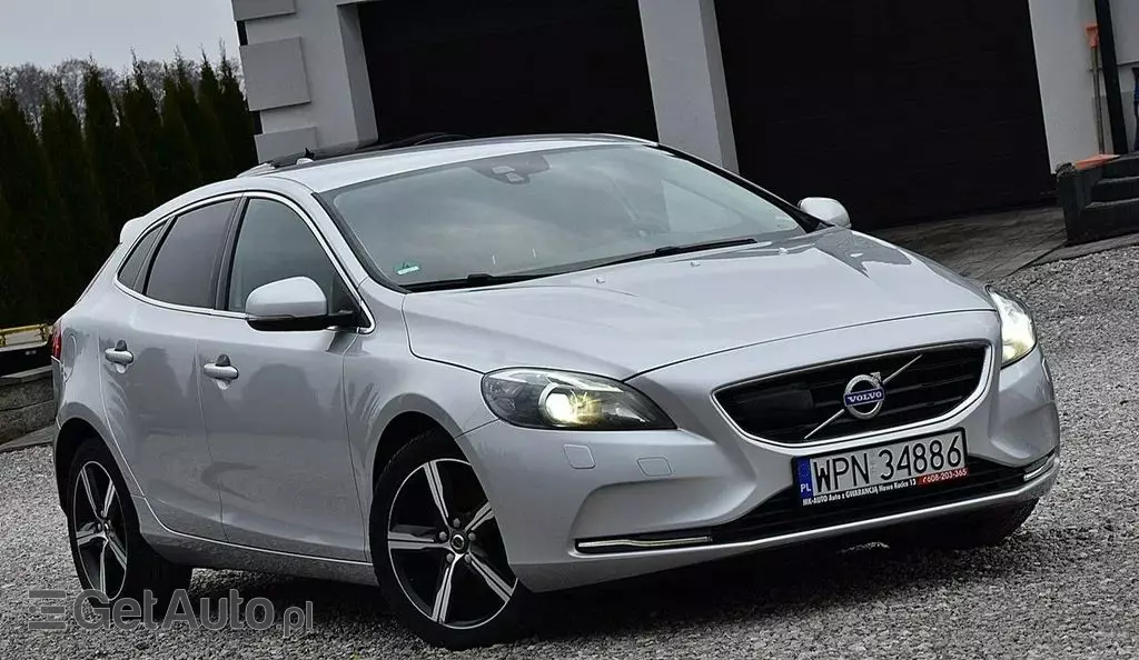 VOLVO V40 
