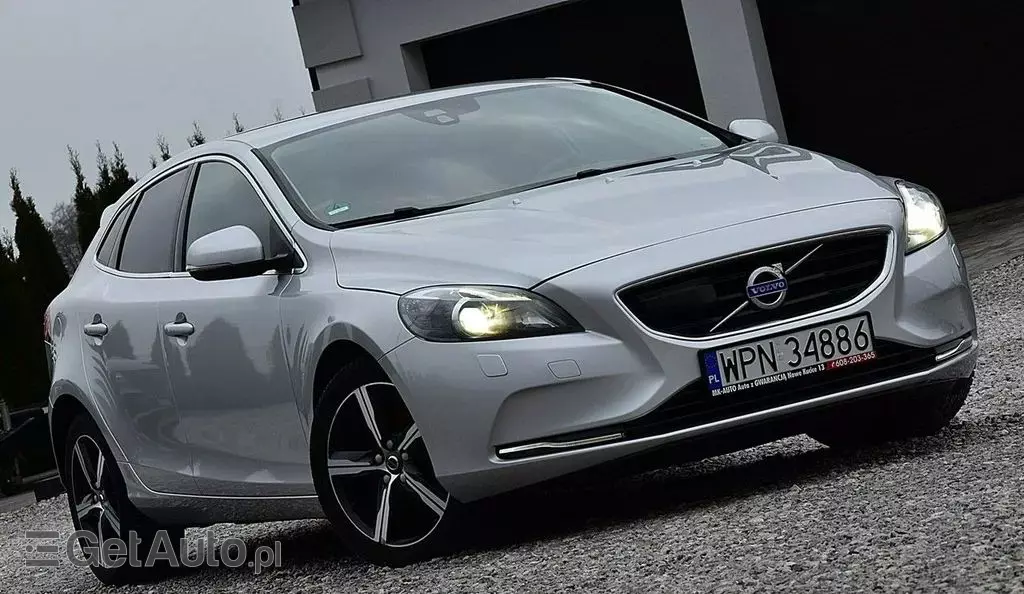 VOLVO V40 