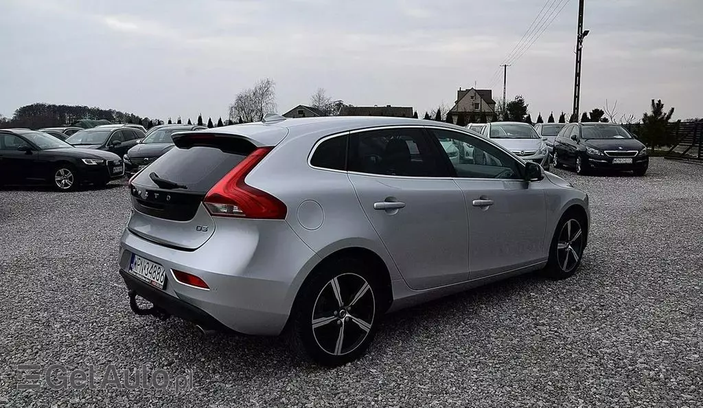 VOLVO V40 