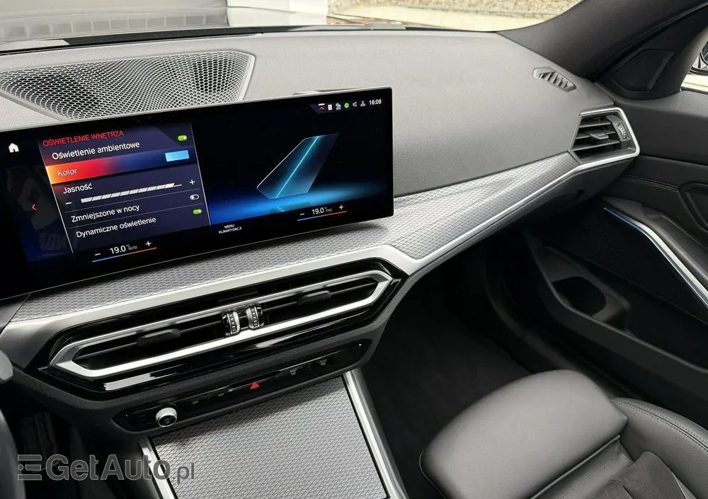 BMW Seria 3 330i xDrive M Sport sport