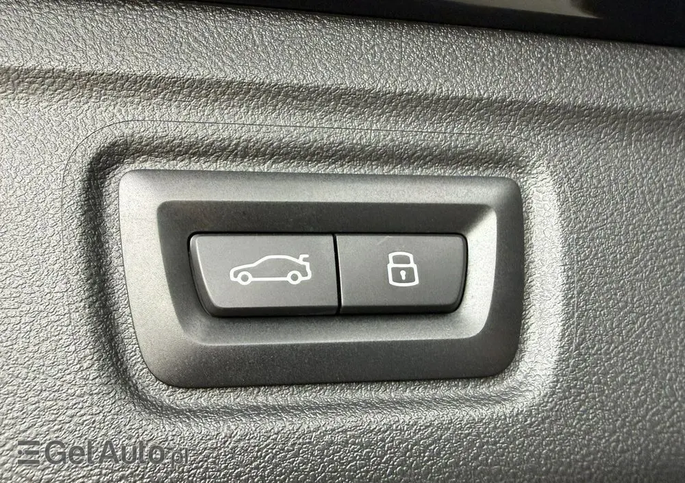 BMW Seria 3 330i xDrive M Sport sport