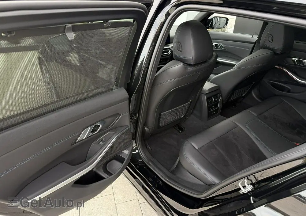 BMW Seria 3 330i xDrive M Sport sport