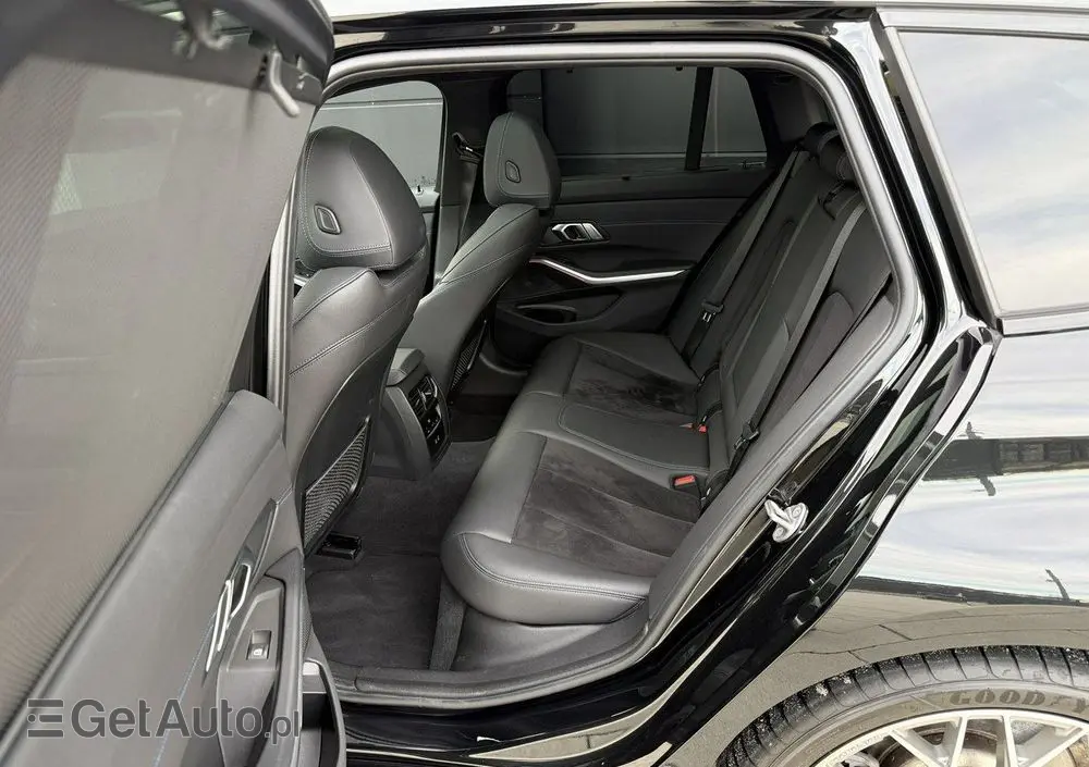 BMW Seria 3 330i xDrive M Sport sport