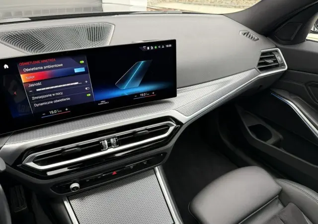 BMW Seria 3 330i xDrive M Sport sport