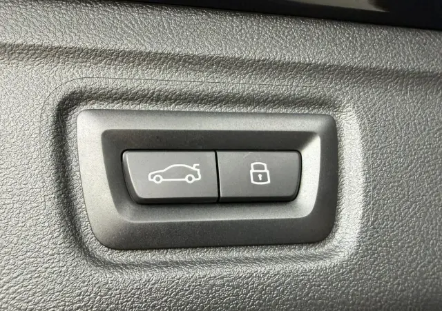 BMW Seria 3 330i xDrive M Sport sport