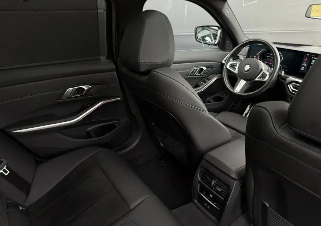 BMW Seria 3 330i xDrive M Sport sport