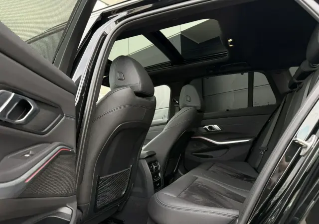 BMW Seria 3 330i xDrive M Sport sport