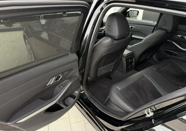 BMW Seria 3 330i xDrive M Sport sport