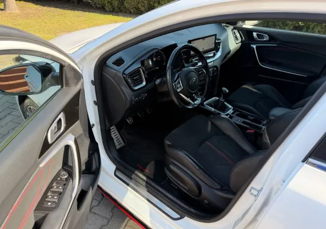 KIA Ceed 1.6 T-GDI GT-Challenge