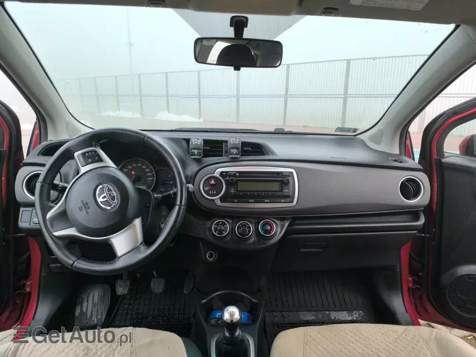TOYOTA Yaris 
