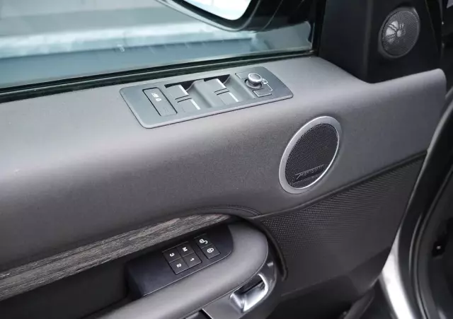 LAND ROVER Discovery V 2.0 SD4 HSE Luxury