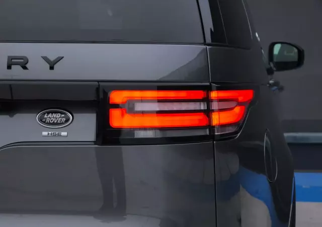 LAND ROVER Discovery V 2.0 SD4 HSE Luxury