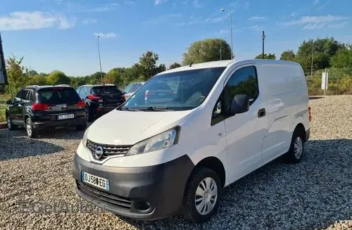 NISSAN NV200 
