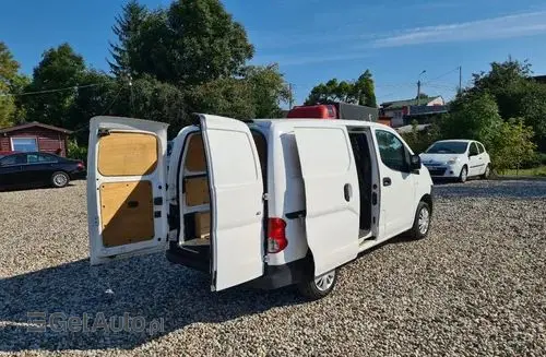 NISSAN NV200 