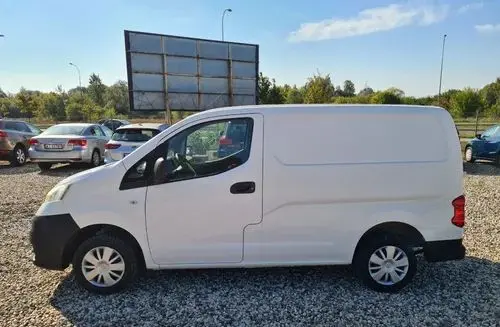 NISSAN NV200 