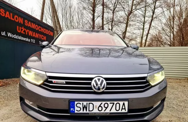 VOLKSWAGEN Passat 