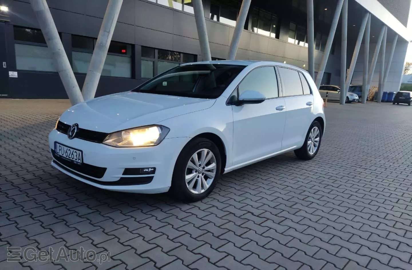 VOLKSWAGEN Golf 