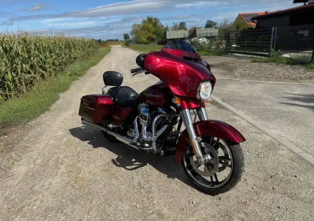 HARLEY-DAVIDSON Touring Street Glide 