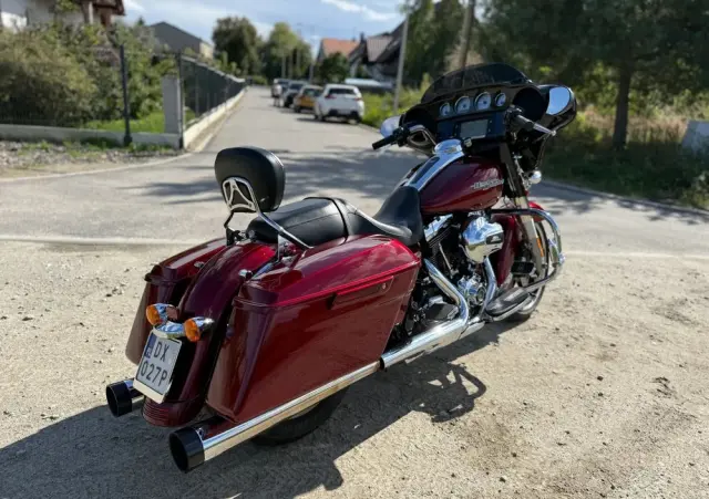 HARLEY-DAVIDSON Touring Street Glide 