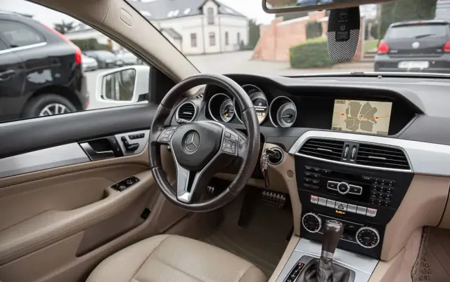 MERCEDES-BENZ Klasa C 250 (BlueEFFICIENCY) 7G-TRONIC