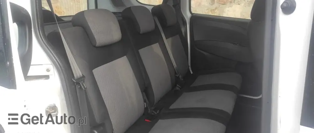 FIAT DOBLO multyat POLSKI SALON 1 WŁASCICIEL 5 OSÓB BEZWYPADKOWY 