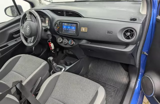 TOYOTA Yaris 