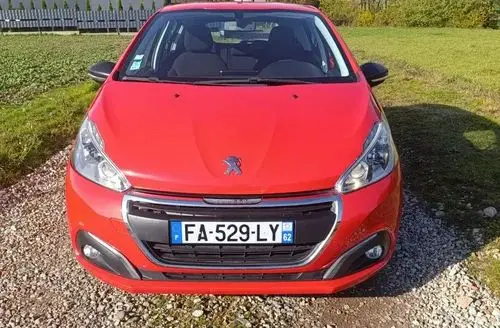 PEUGEOT 208 
