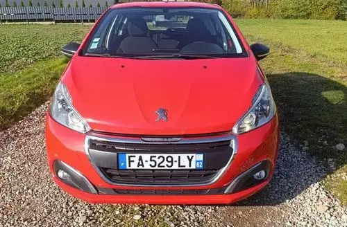 PEUGEOT 208 