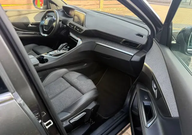 PEUGEOT 5008 BlueHDi 130 EAT8 GT