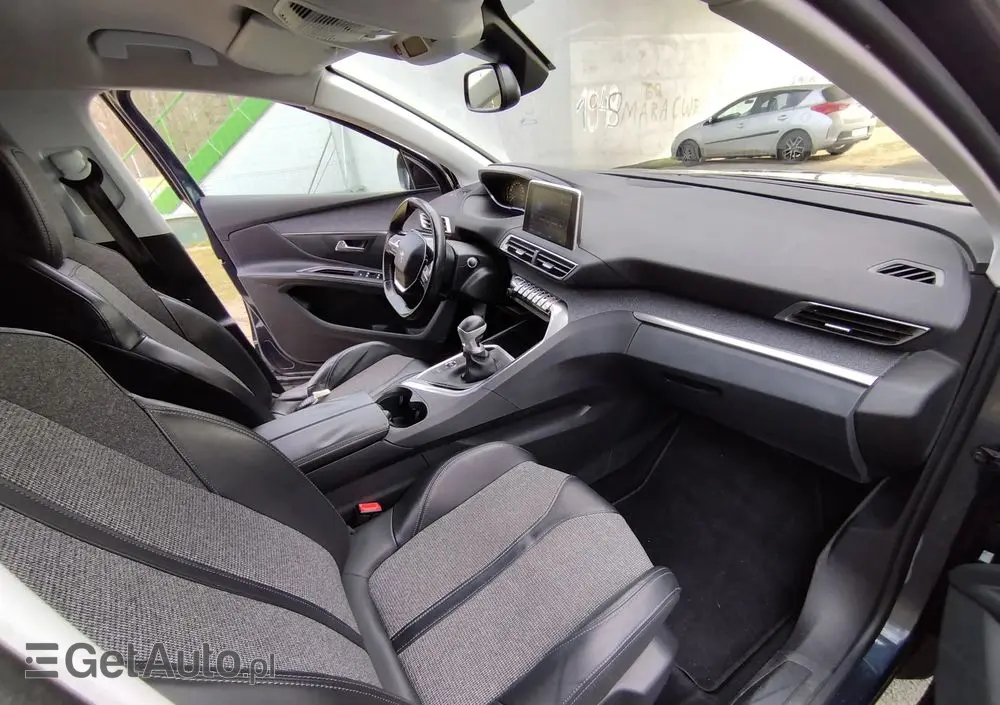 PEUGEOT 5008 HDI 150 Allure