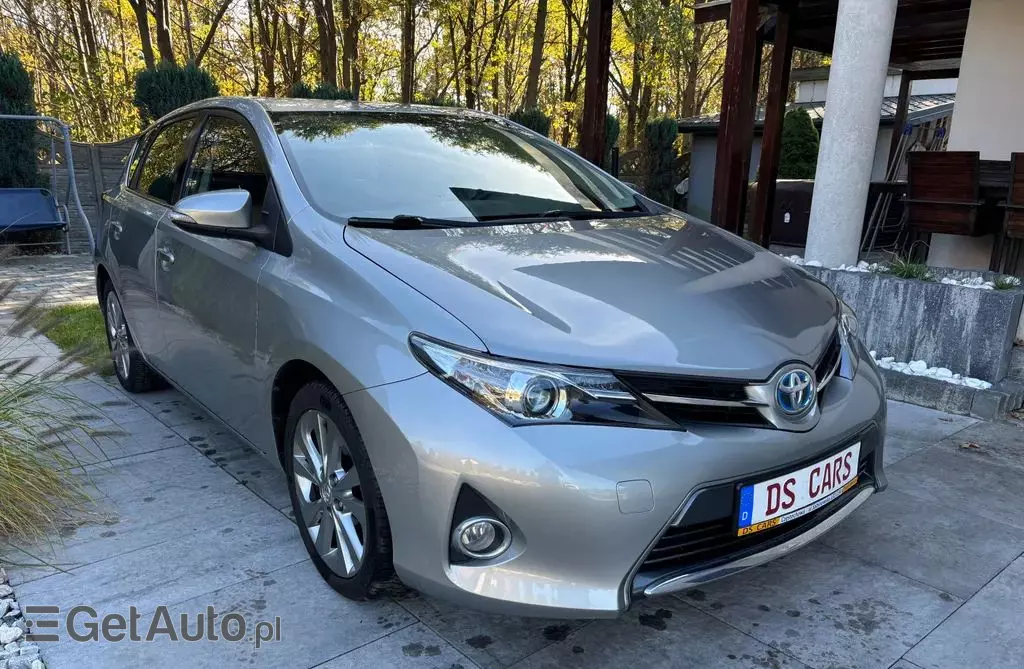 TOYOTA Auris 