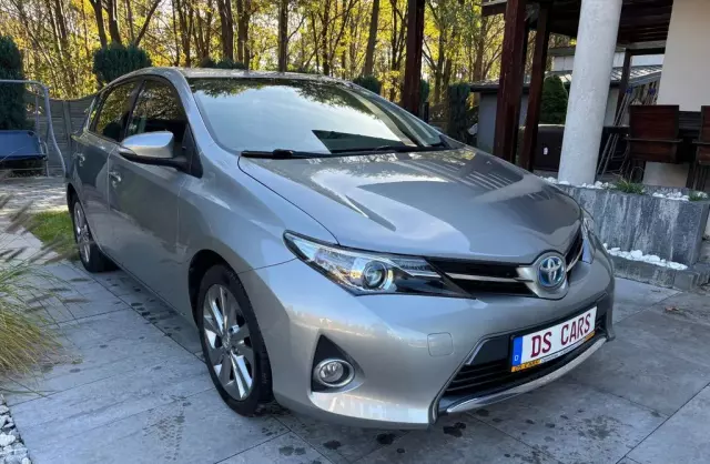 TOYOTA Auris 