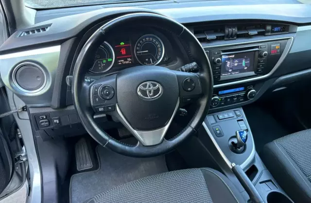 TOYOTA Auris 