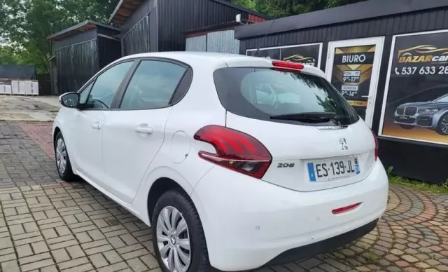 PEUGEOT 208 