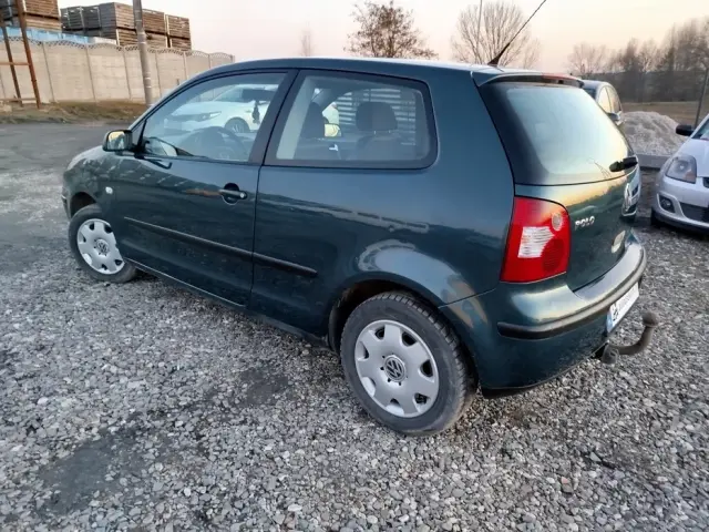 VOLKSWAGEN Polo 